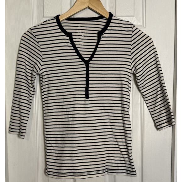 🩵🩵GAP The Essential Notch Neck Shirt, Women’s, White W/ Stripes, XS🩵🩵 - Picture 1 of 4